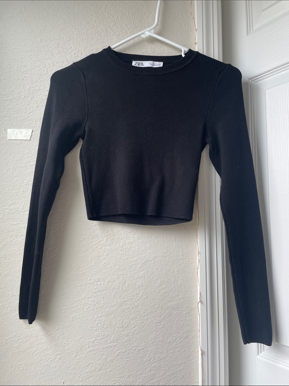 ZARA Black Cropped Long-Sleeve Knit Top